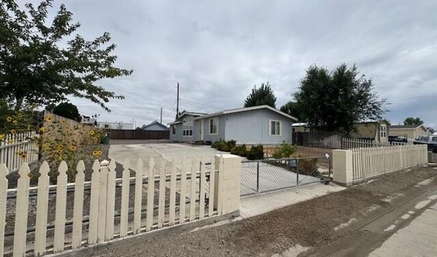 220 Antelope Dr, Battle Mountain, NV 89820 - 3 Beds, 2 Bath