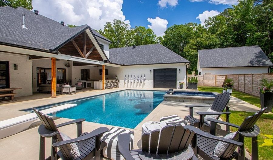 810 Caddo Dr, Benton, AR 72019 - 4 Beds, 5 Bath