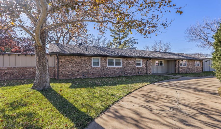 407 North Dr, Abernathy, TX 79311 - 4 Beds, 3 Bath