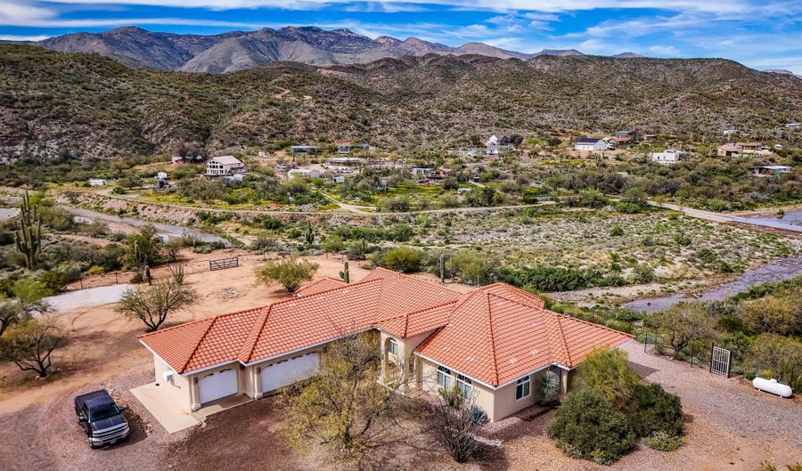 18931 E MAREN Ave, Black Canyon City, AZ 85324 - 3 Beds, 3 Bath