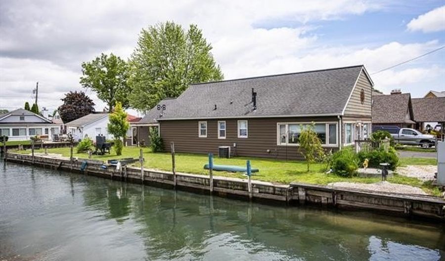 130 Delta Dr, Algonac, MI 48001 - 3 Beds, 2 Bath