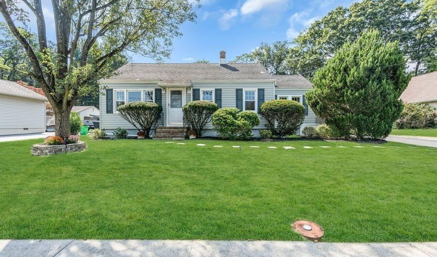 106 Van Brackle Rd, Aberdeen, NJ 07747 - 3 Beds, 1 Bath