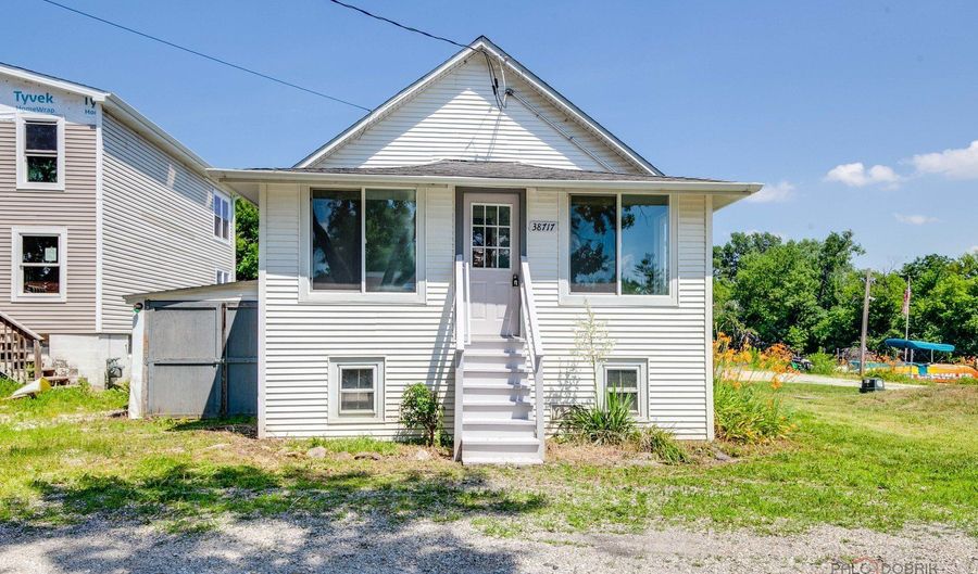 38717 N Lake St, Antioch, IL 60002 - 3 Beds, 2 Bath