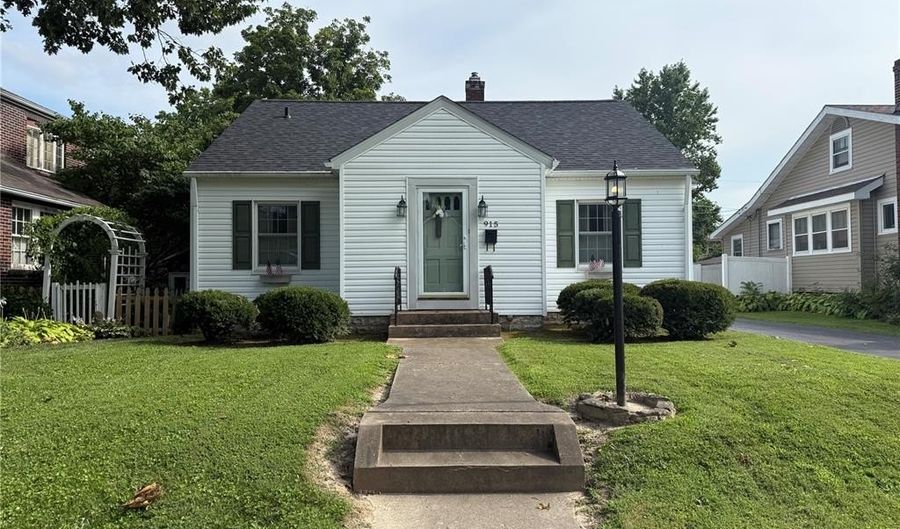 915 McKinley Blvd, Alton, IL 62002 - 3 Beds, 1 Bath