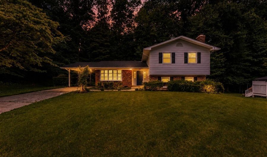 5112 ALTHEA Dr, Annandale, VA 22003 - 5 Beds, 3 Bath