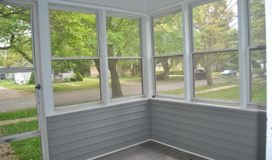 355 Budlong St, Adrian, MI 49221 - 4 Beds, 2 Bath