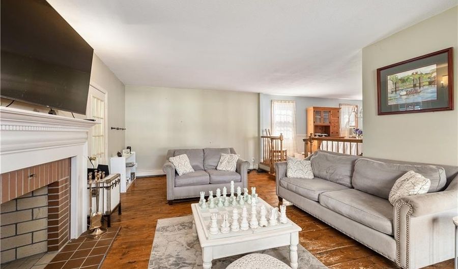 9 Plantation Dr, Cumberland, RI 02864 - 4 Beds, 2 Bath