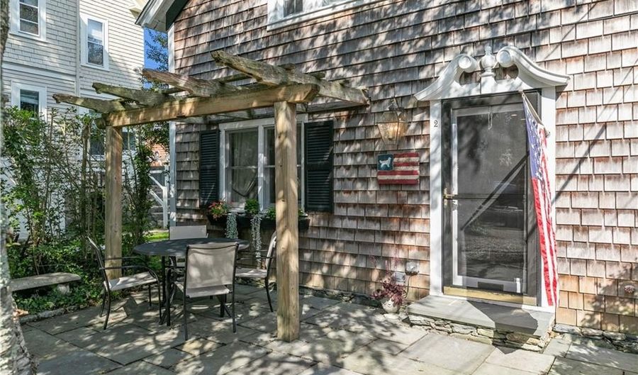 2 Lasalle Pl, Newport, RI 02840 - 2 Beds, 1 Bath