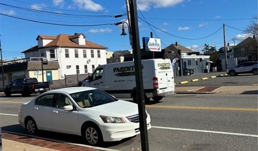 1 Rolfe Sq 2, Cranston, RI 02910 - 1 Beds, 1 Bath