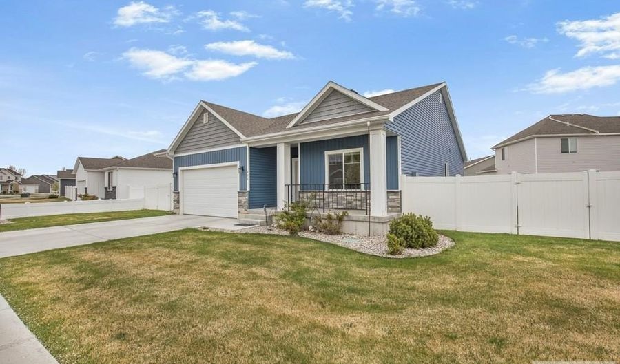 408 N Curlew Dr, Ammon, ID 83406 - 4 Beds, 3 Bath