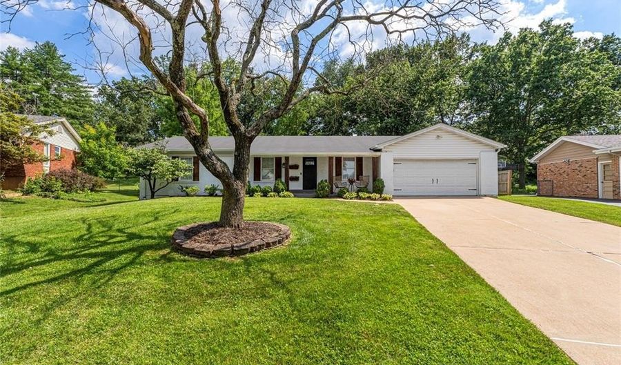 1014 Bedford Ln, Ballwin, MO 63011 - 4 Beds, 3 Bath