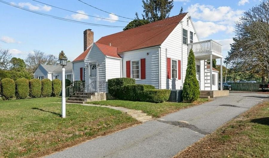 74 Valley Rd, Middletown, RI 02842 - 3 Beds, 2 Bath