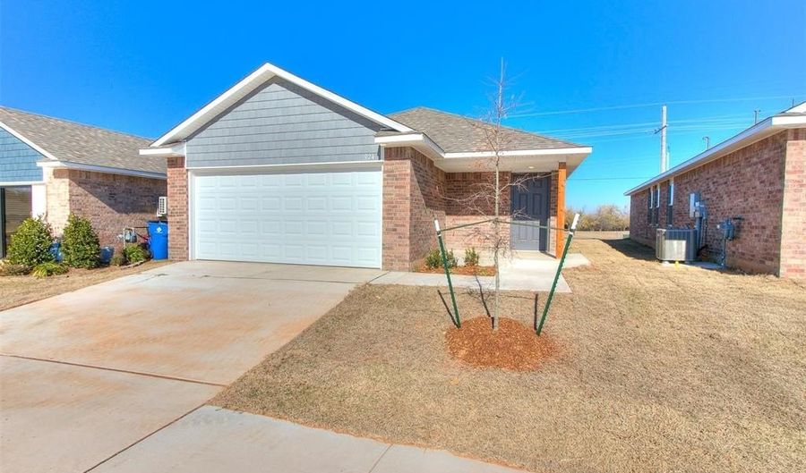 924 Hudson Rd, Chickasha, OK 73018 - 3 Beds, 2 Bath