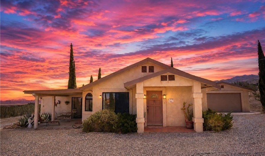 25274 Skyline, Apple Valley, CA 92308 - 2 Beds, 3 Bath