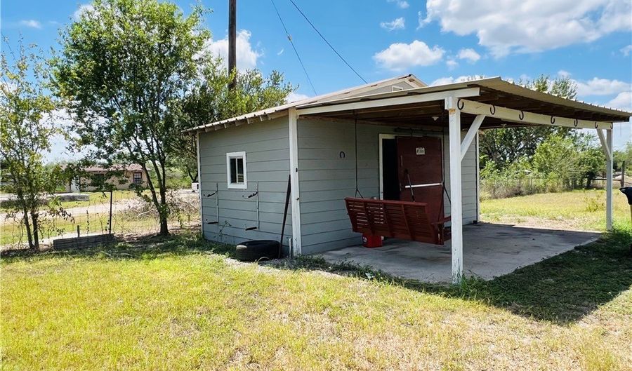 186 County Road 161, Alice, TX 78332 - 3 Beds, 2 Bath
