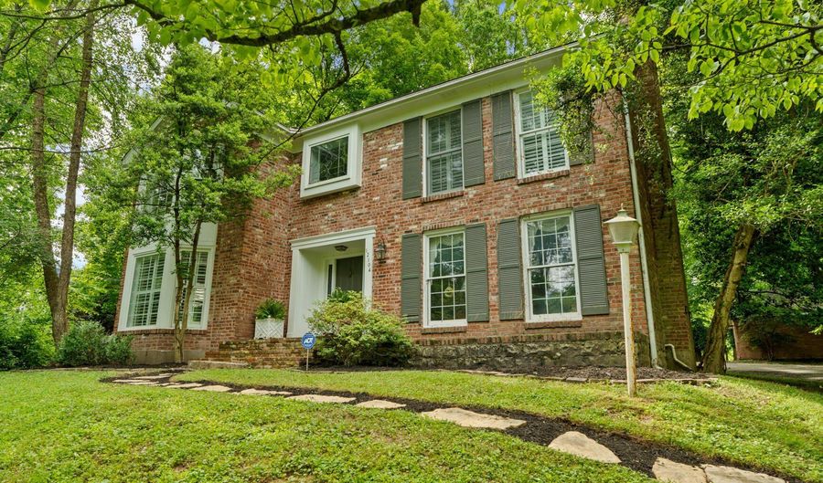 12104 Locust Ln, Anchorage, KY 40223 - 4 Beds, 4 Bath