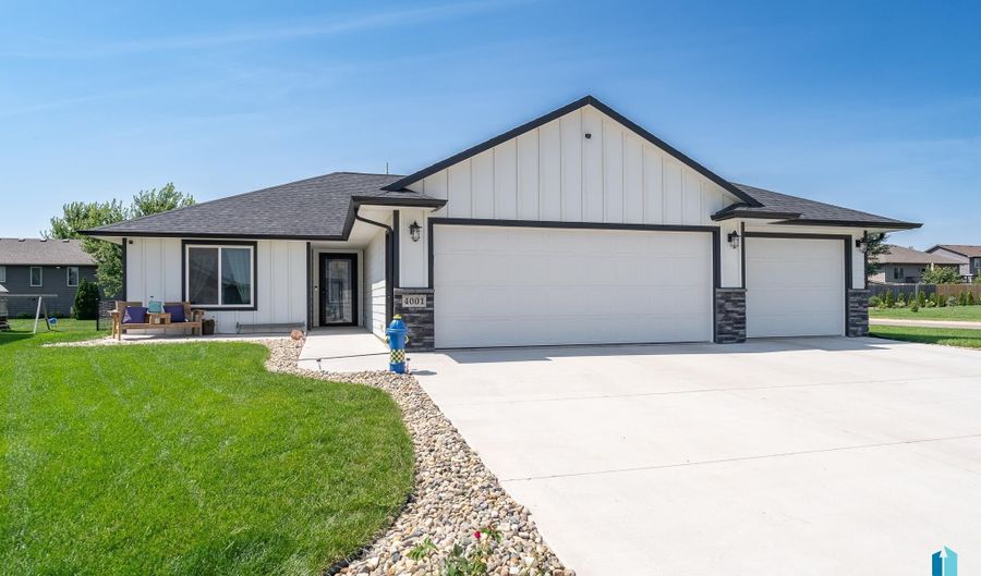 4001 S Infield Ave, Sioux Falls, SD 57110 - 3 Beds, 2 Bath