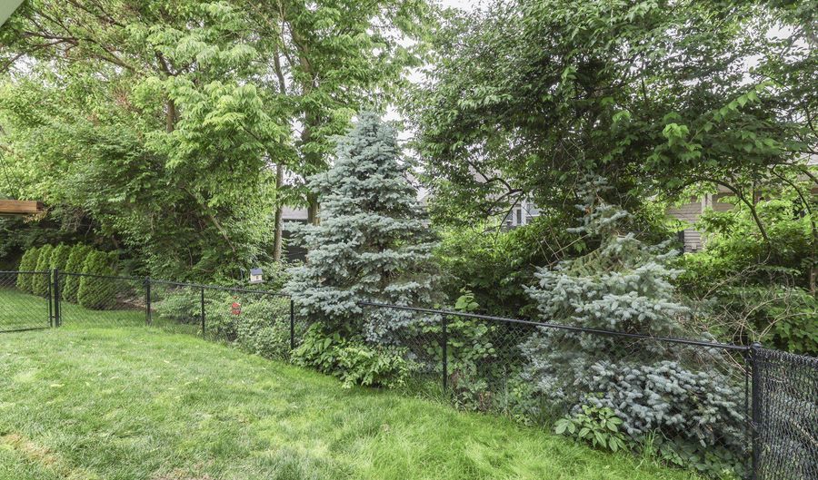 1314 Summerhouse Dr, Indianapolis, IN 46217 - 2 Beds, 2 Bath