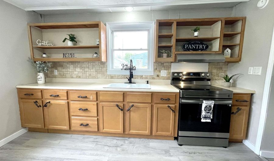 318 W 10th St, Bicknell, IN 47512 - 2 Beds, 1 Bath