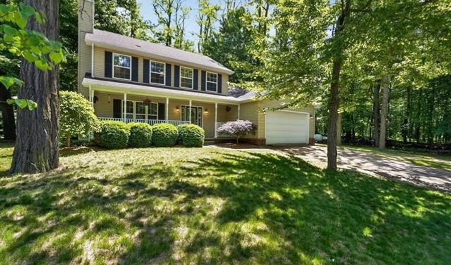 15129 Locust Grove Dr, Argentine, MI 48418 - 4 Beds, 3 Bath