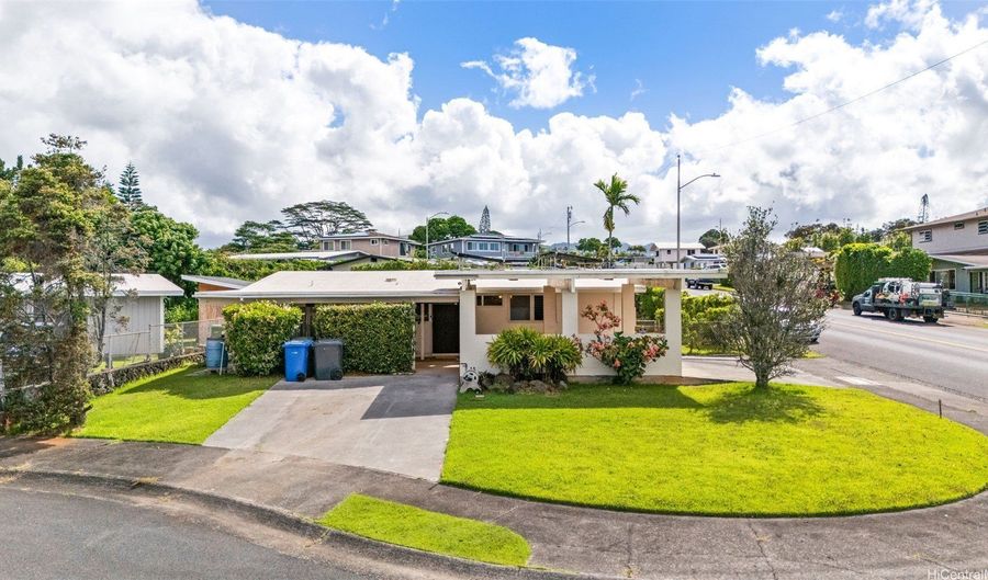 2272 Komo Mai Dr, Pearl City, HI 96782 - 3 Beds, 2 Bath