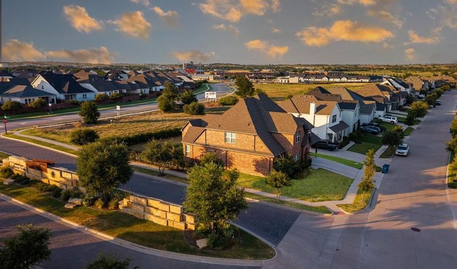 764 Tallgrass Dr, Aledo, TX 76008 - 4 Beds, 5 Bath