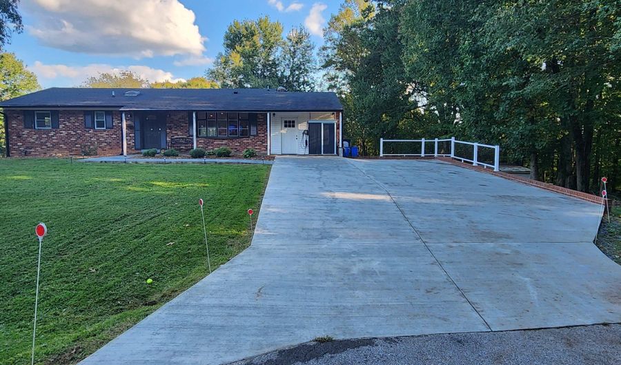 12612 DEOUDES Rd, Boyds, MD 20841 - 4 Beds, 3 Bath