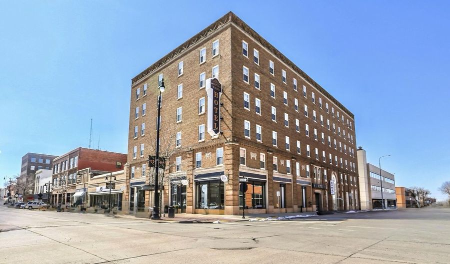 104 S Main St, Aberdeen, SD 57401 - 2 Beds, 2 Bath