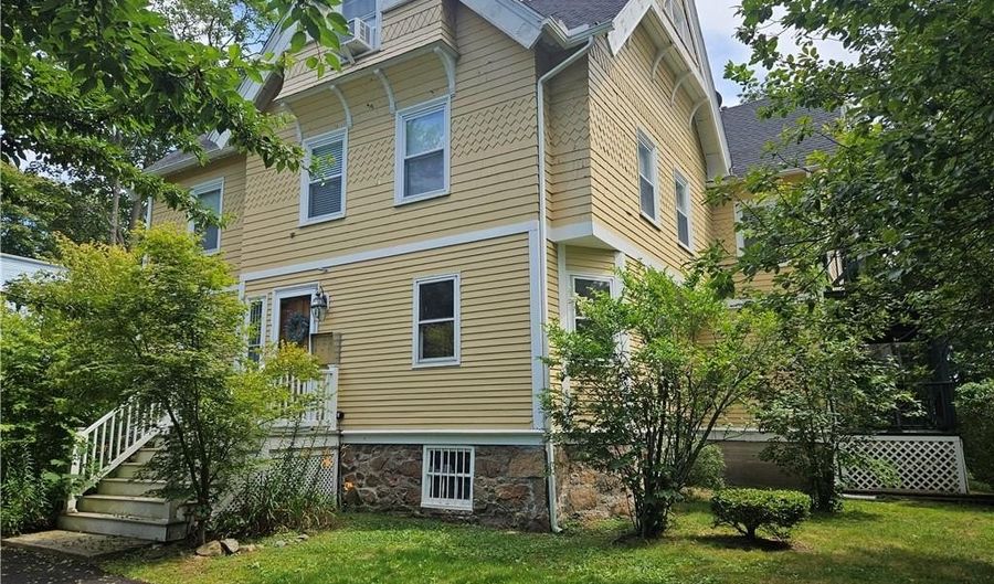 49 Merton Rd 2, Newport, RI 02840 - 2 Beds, 2 Bath