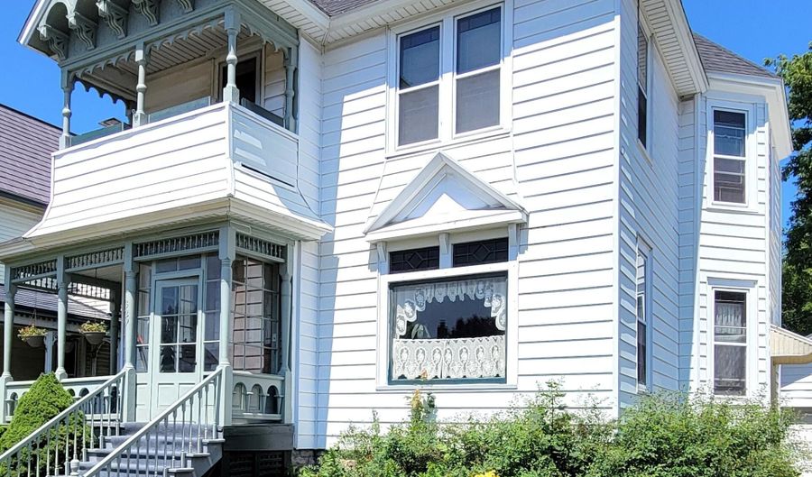 329 W Washington Ave, Alpena, MI 49707 - 5 Beds, 3 Bath