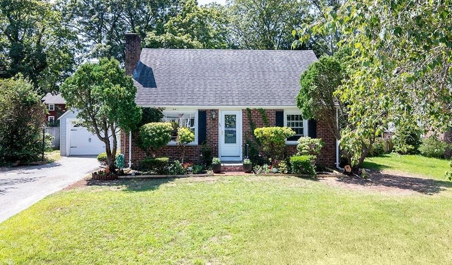 69 Delwood Rd, Warwick, RI 02889 - 3 Beds, 1 Bath