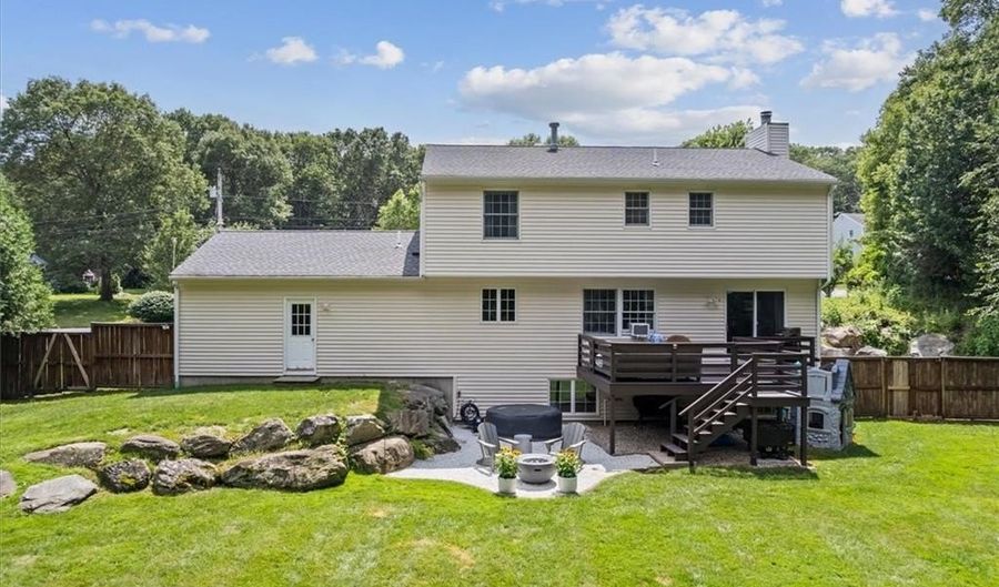 117 Mesa Dr, North Kingstown, RI 02852 - 3 Beds, 3 Bath