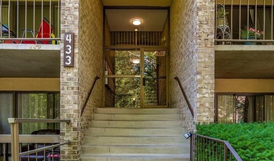 433 CHRISTOPHER Ave 34, Gaithersburg, MD 20879 - 2 Beds, 1 Bath