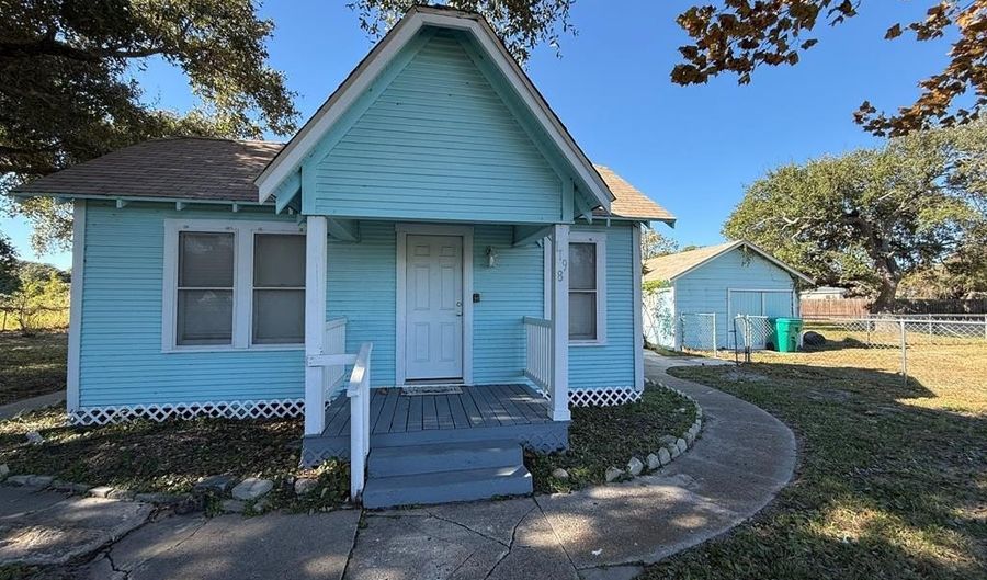 1198 S McCampbell, Aransas Pass, TX 78336 - 3 Beds, 1 Bath