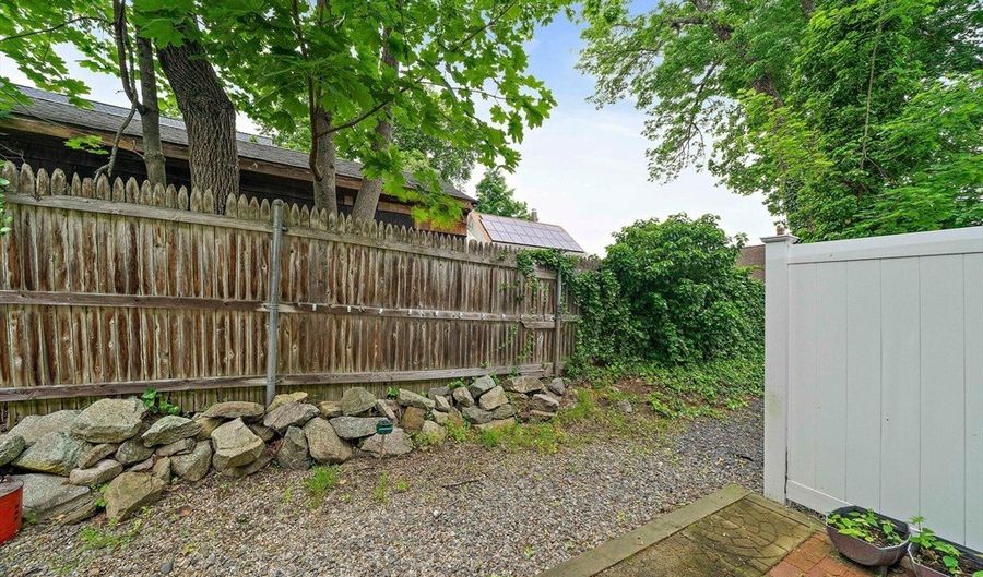 141 Pleasant St 7, Attleboro, MA 02703 - 3 Beds, 2 Bath