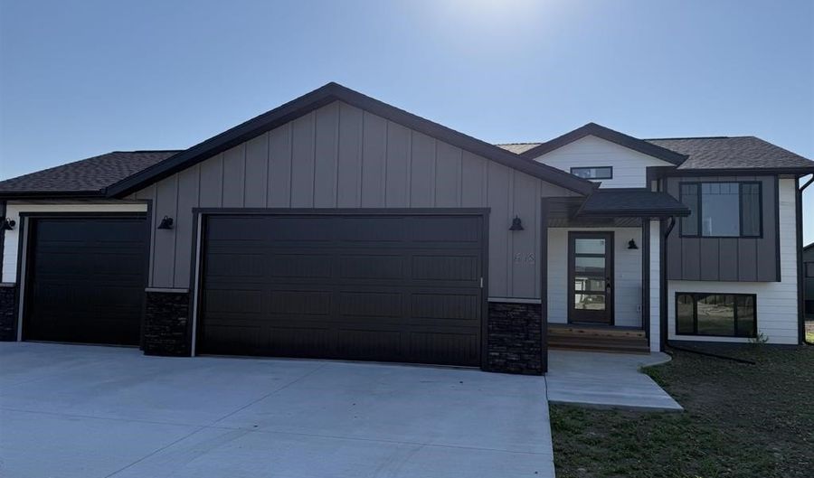 648 Valor Ct, Box Elder, SD 57719 - 3 Beds, 2 Bath