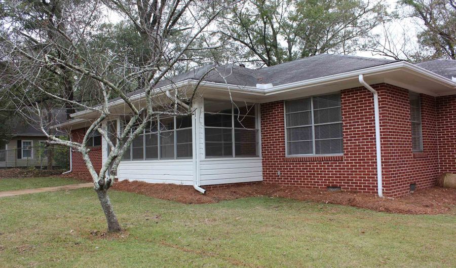 409 2nd St, Andalusia, AL 36420 - 3 Beds, 2 Bath
