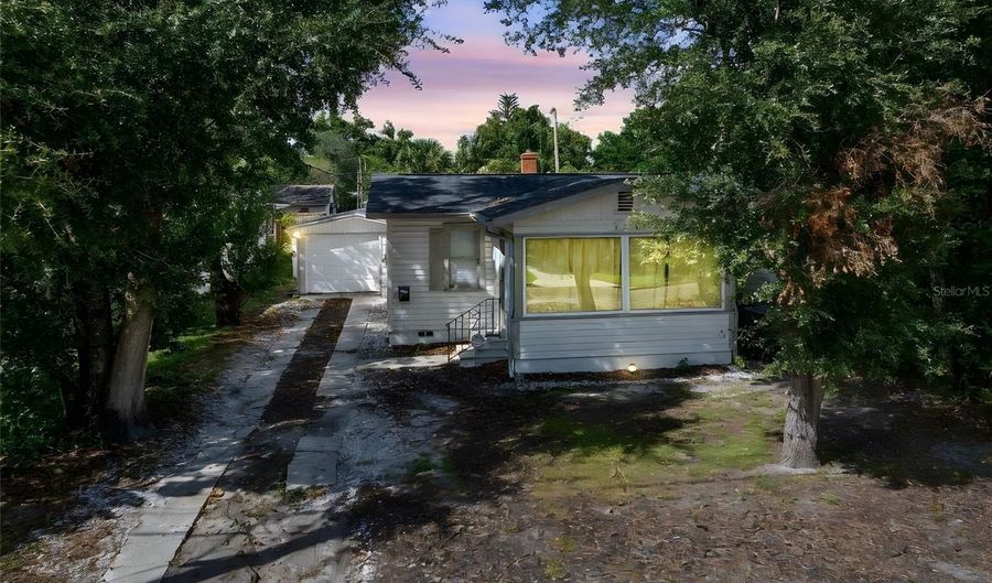 111 E KING St, Orlando, FL 32804 - 3 Beds, 2 Bath