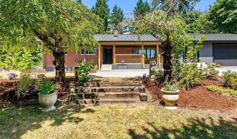 10964 SE 284th St, Auburn, WA 98092 - 6 Beds, 3 Bath