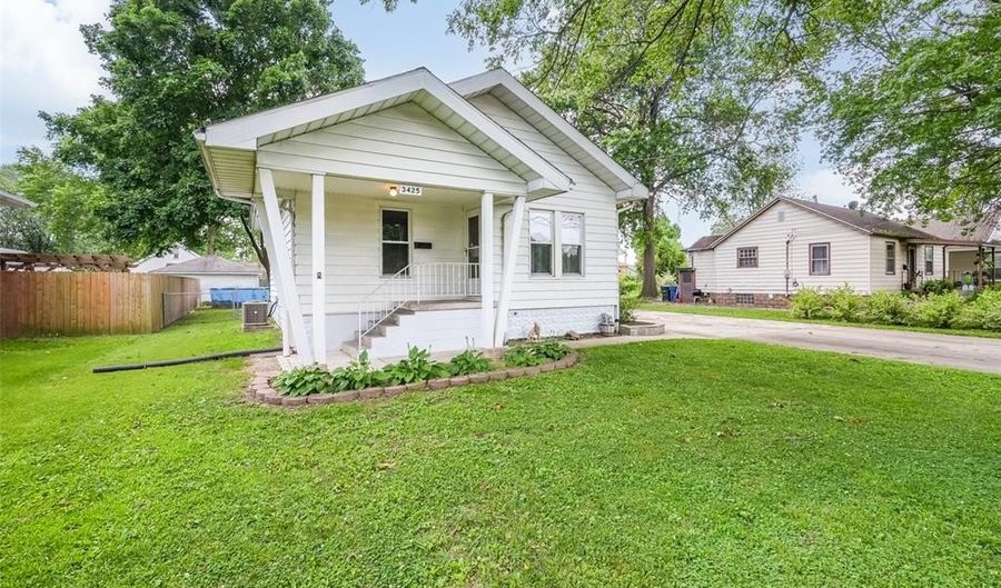 3425 Thomas Ave, Alton, IL 62002 - 2 Beds, 2 Bath