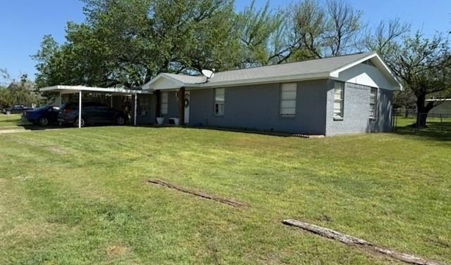 606 Decatur St, Alvord, TX 76225 - 4 Beds, 2 Bath
