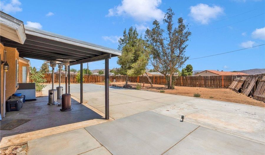14769 Nanticoke Rd, Apple Valley, CA 92307 - 3 Beds, 2 Bath