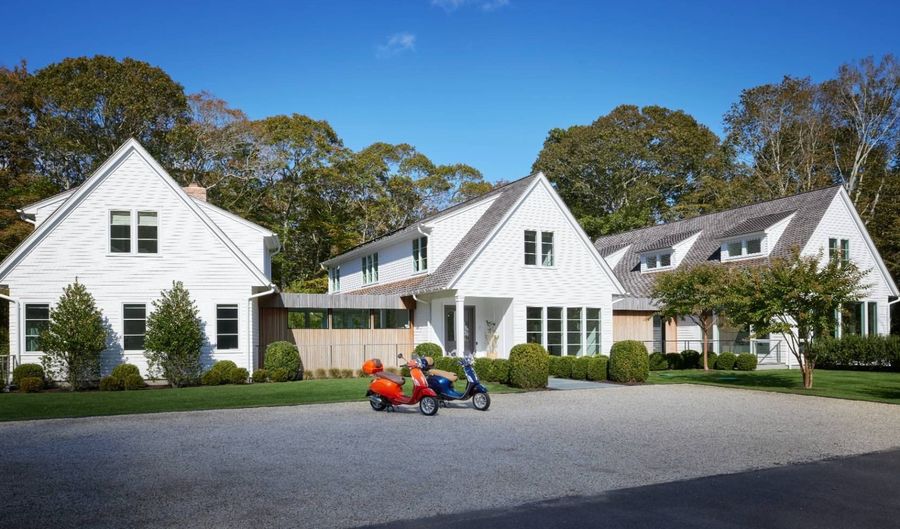 7 Ashwood Ct, Amagansett, NY 11930 - 8 Beds, 10 Bath
