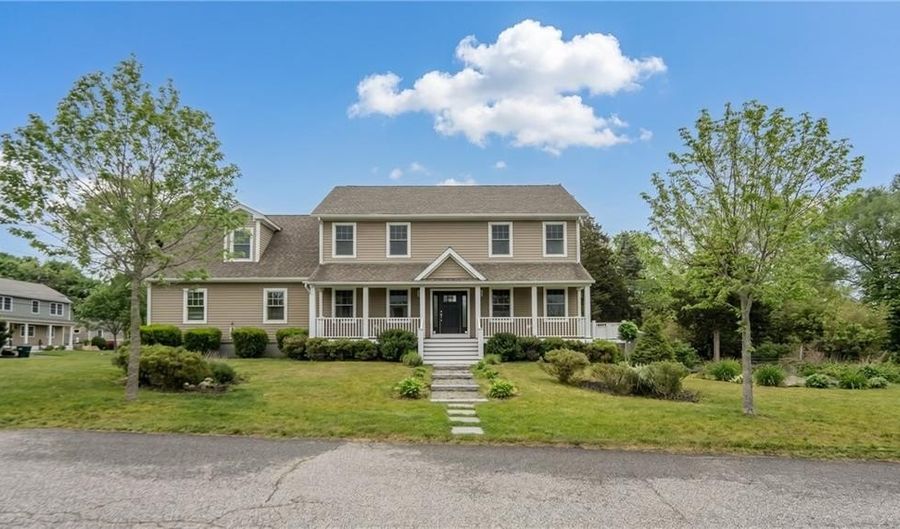 111 Middle St, North Kingstown, RI 02852 - 3 Beds, 3 Bath