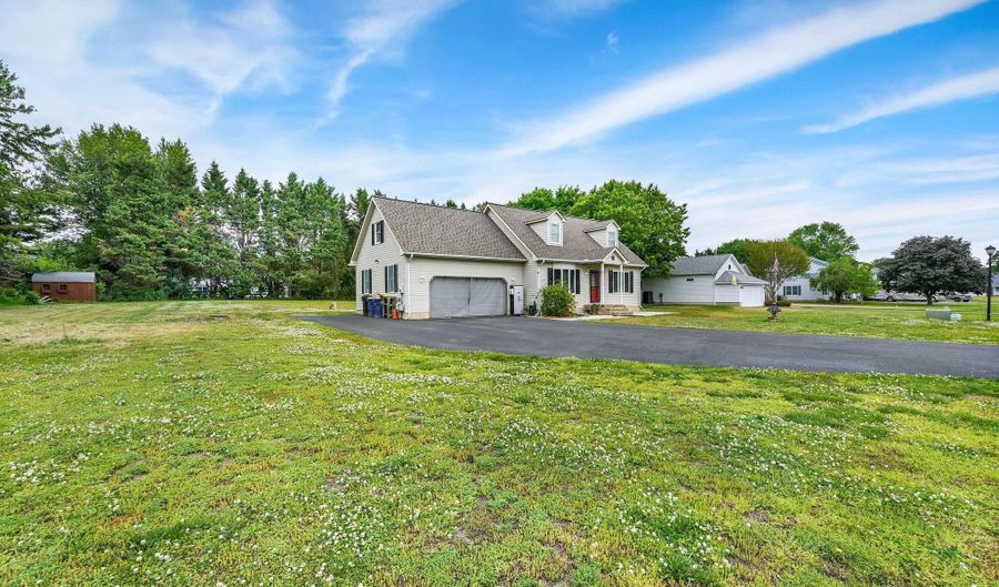 13 SPRINGWOOD Dr, Dover, DE 19904 - 3 Beds, 3 Bath