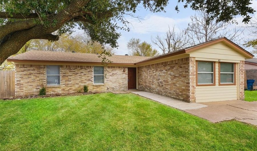 103 Lorie St, Alvarado, TX 76009 - 3 Beds, 1 Bath