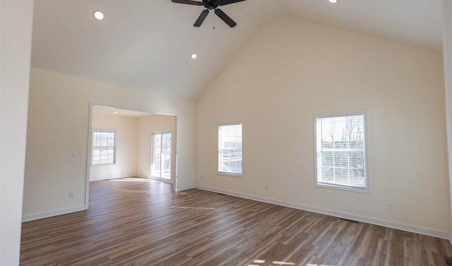 7251 Hilliard Ct, Alvaton, KY 42122 - 4 Beds, 3 Bath