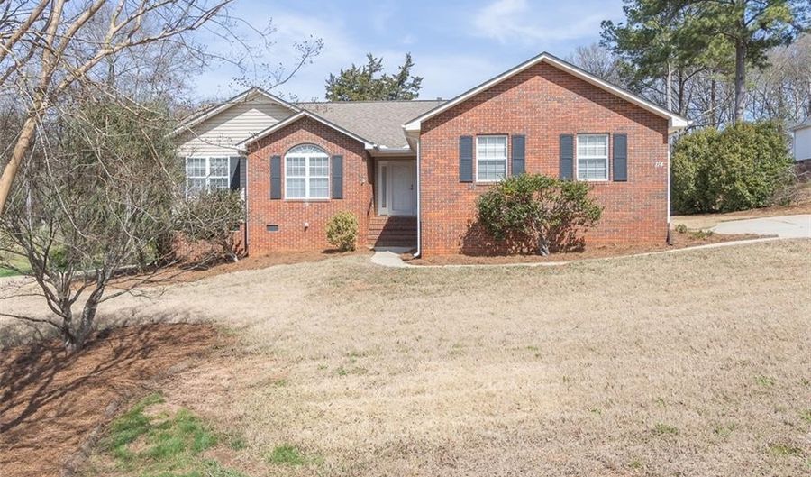 114 Edgewater Dr, Anderson, SC 29626 - 3 Beds, 2 Bath