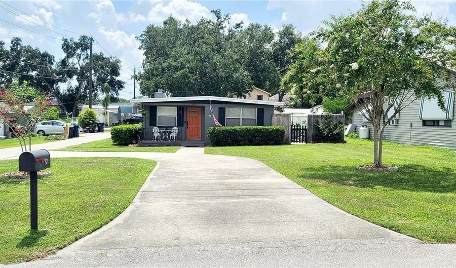 201 OSCEOLA St, Auburndale, FL 33823 - 3 Beds, 1 Bath