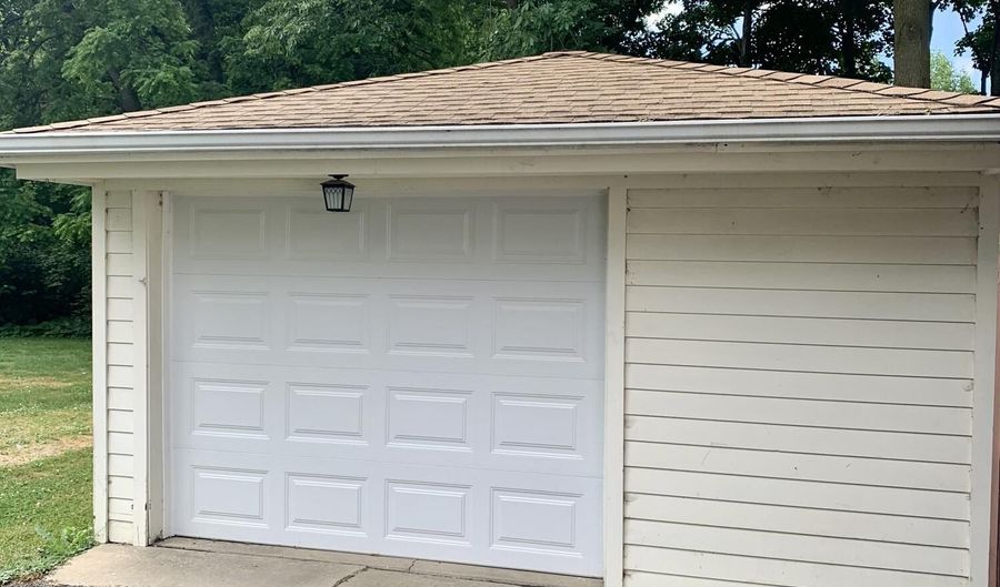 737 Saint Joseph St, Adrian, MI 49221 - 2 Beds, 1 Bath